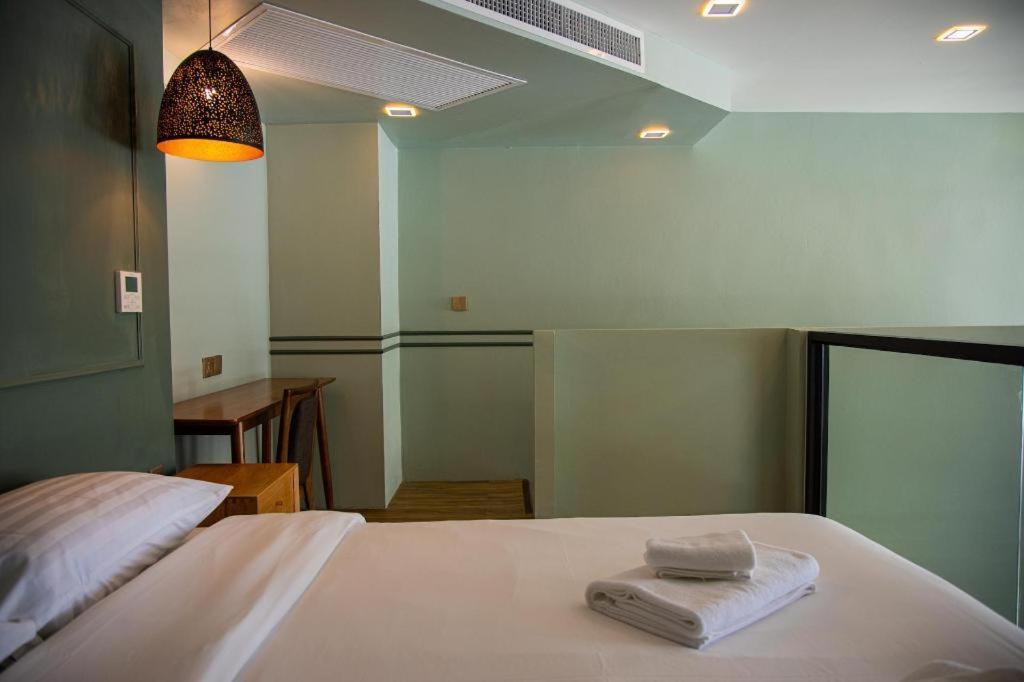 Eco Cozy Beachfront Resort Chaam Hua Hin Exterior foto