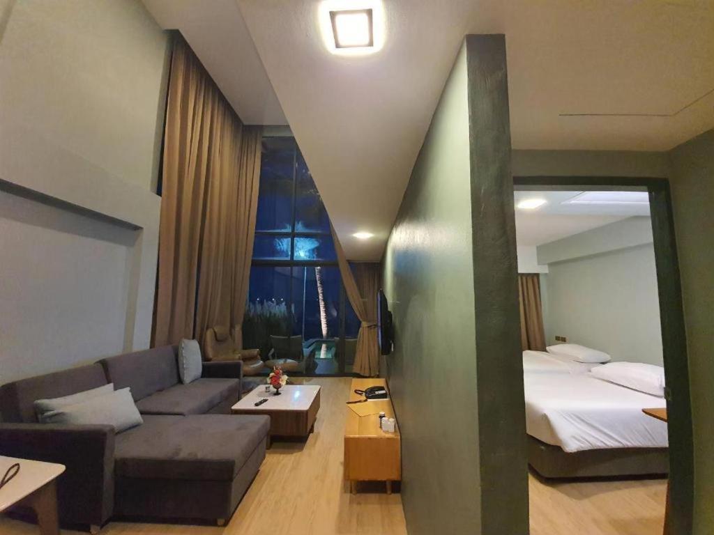 Eco Cozy Beachfront Resort Chaam Hua Hin Exterior foto