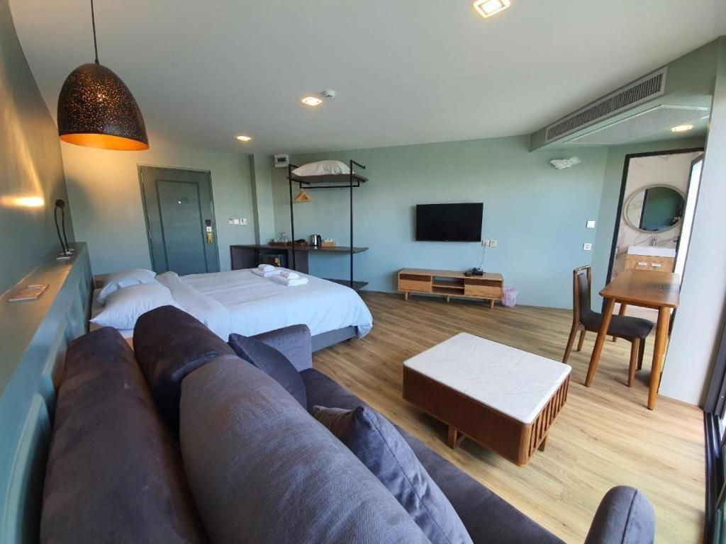 Eco Cozy Beachfront Resort Chaam Hua Hin Exterior foto
