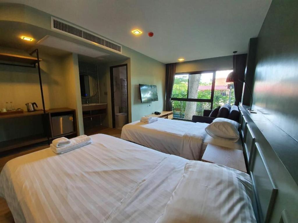 Eco Cozy Beachfront Resort Chaam Hua Hin Exterior foto