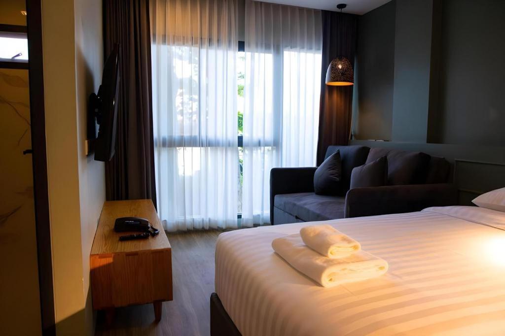 Eco Cozy Beachfront Resort Chaam Hua Hin Exterior foto